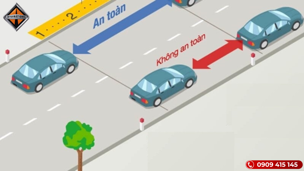 Giữ khoảng cách an toàn với xe phía trước khi lái xe qua đường trơn trượt
